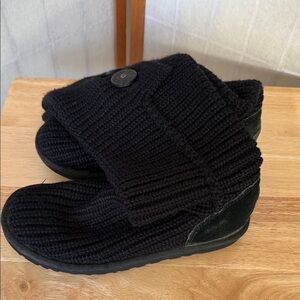 UGG Black Knit Cardy Boots with Button Detail Sz 8